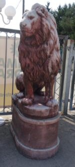 Monumentálny Lev na betónovom podstavci – Obrázok 15