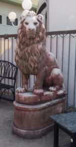 Monumentálny Lev na betónovom podstavci – Obrázok 16