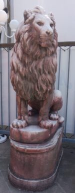 Monumentálny Lev na betónovom podstavci – Obrázok 17