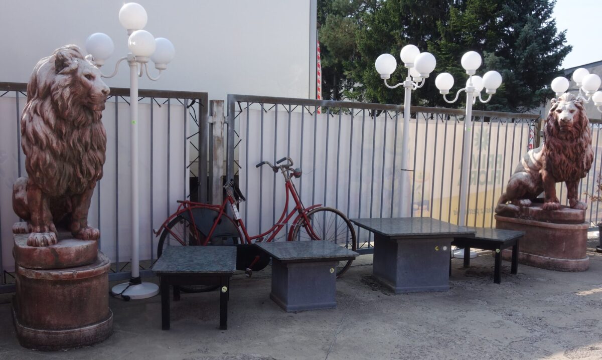 Monumentálny Lev na betónovom podstavci – Obrázok 19