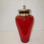 Dóza z červeného skla s poklopom