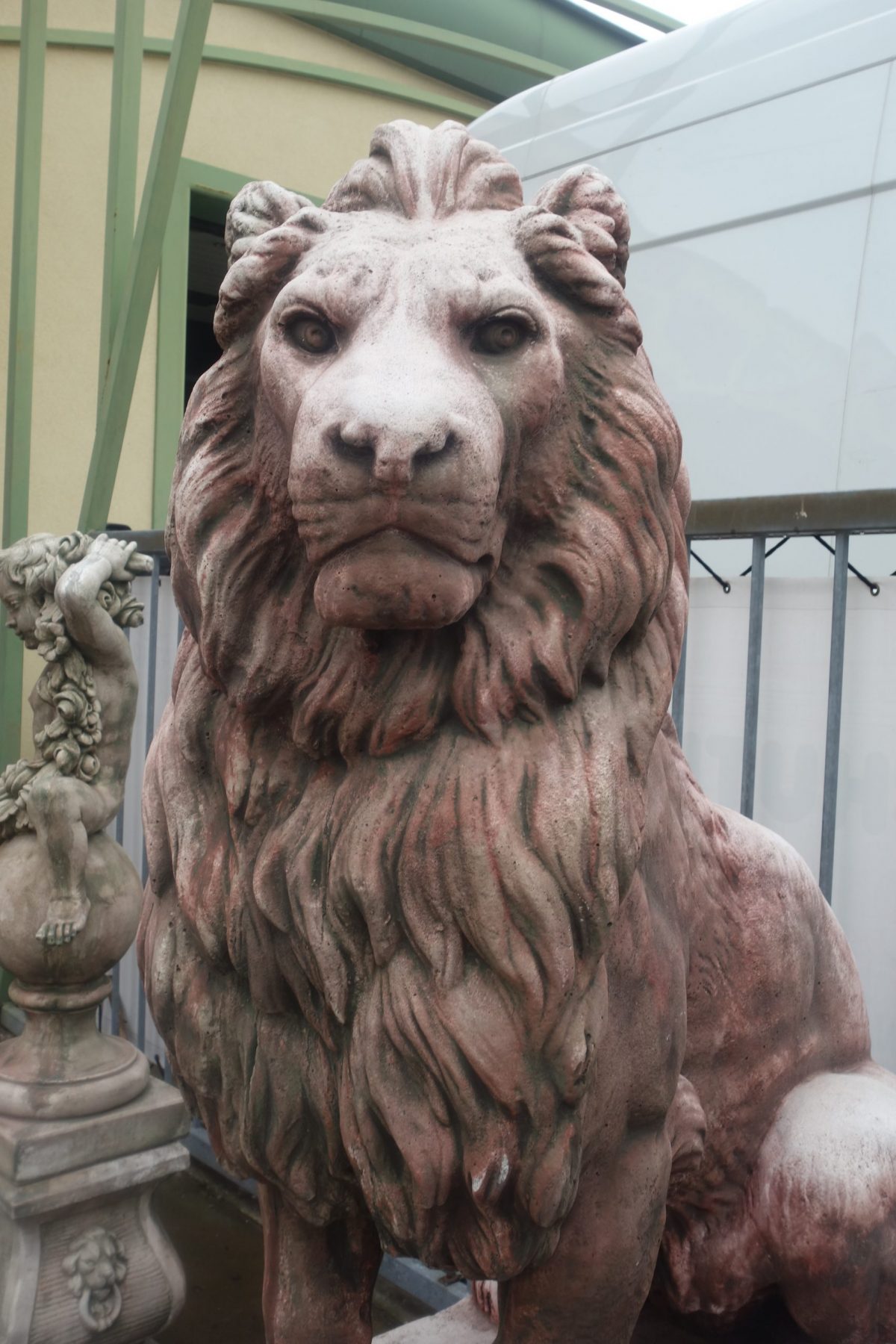 Monumentálny Lev na betónovom podstavci – Obrázok 4