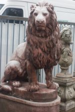 Monumentálny Lev na betónovom podstavci – Obrázok 7