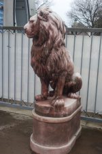 Monumentálny Lev na betónovom podstavci – Obrázok 10