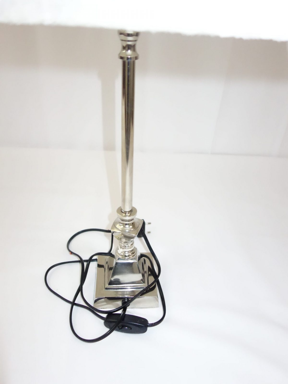 Nočná lampa biela chróm – Obrázok 6