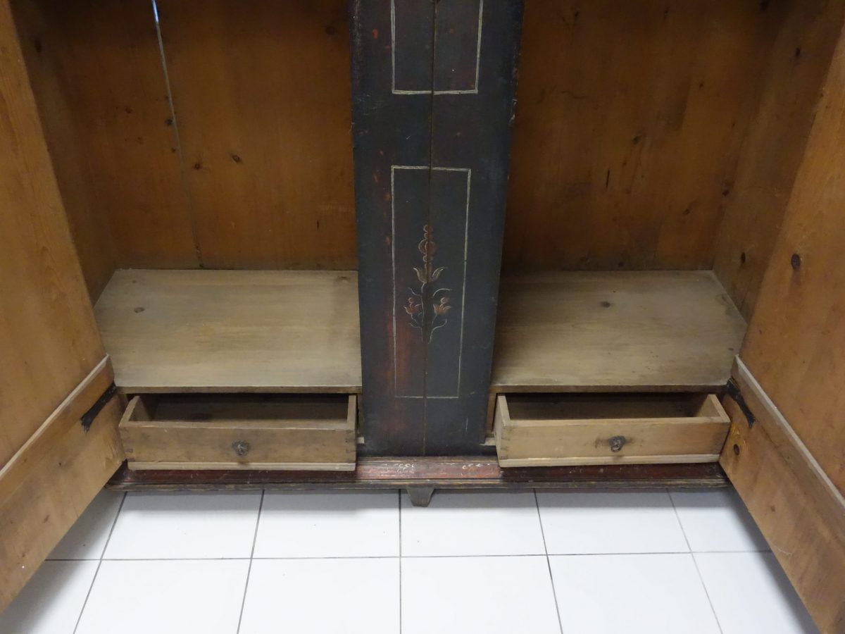 Starožitná maľovaná skriňa – Obrázok 10