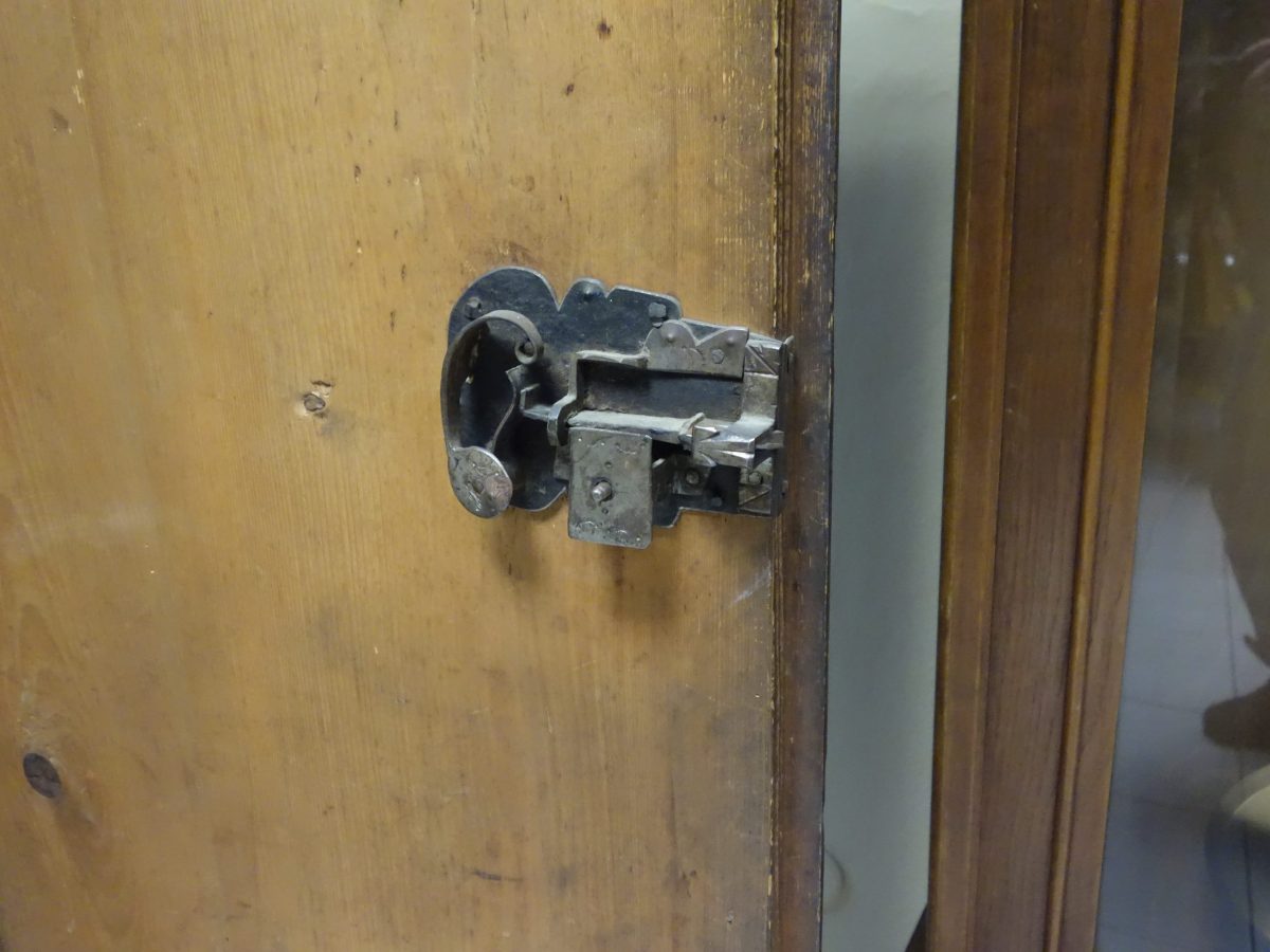 Starožitná maľovaná skriňa – Obrázok 14