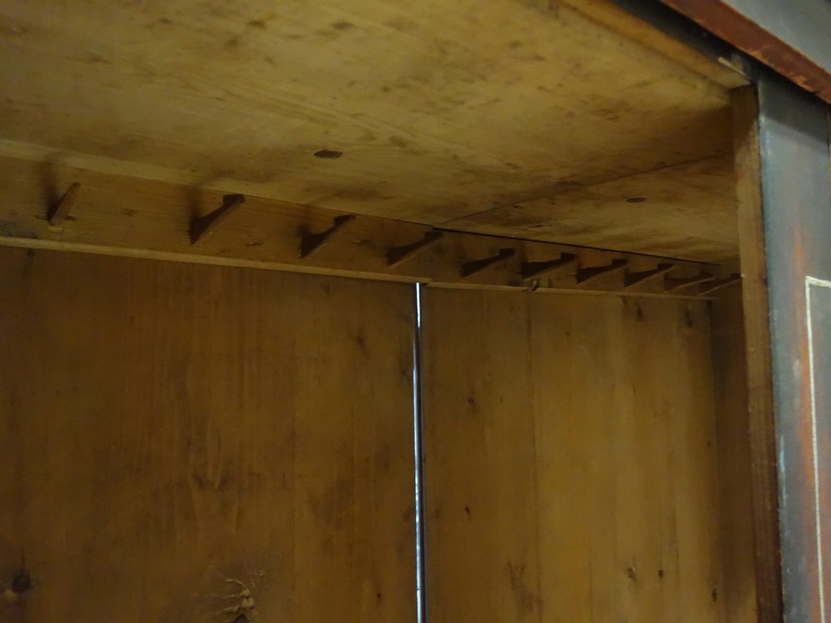 Starožitná maľovaná skriňa – Obrázok 12