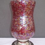 Váza z lepeného skla s chrómovým podstavcom