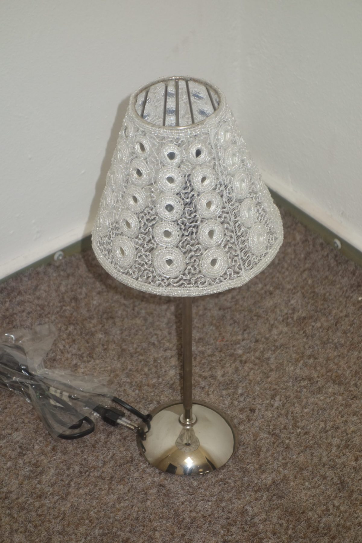 Nočná  lampa  biela sieťovaná -45 cm – Obrázok 2