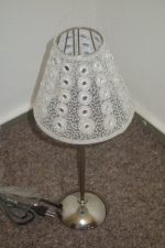 Nočná  lampa  biela sieťovaná -45 cm