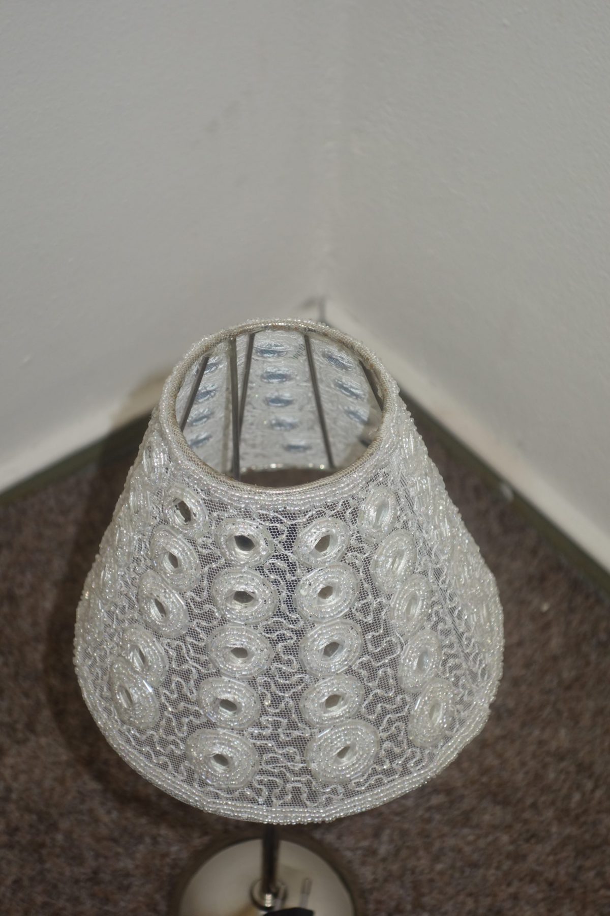 Nočná  lampa  biela sieťovaná -45 cm – Obrázok 3