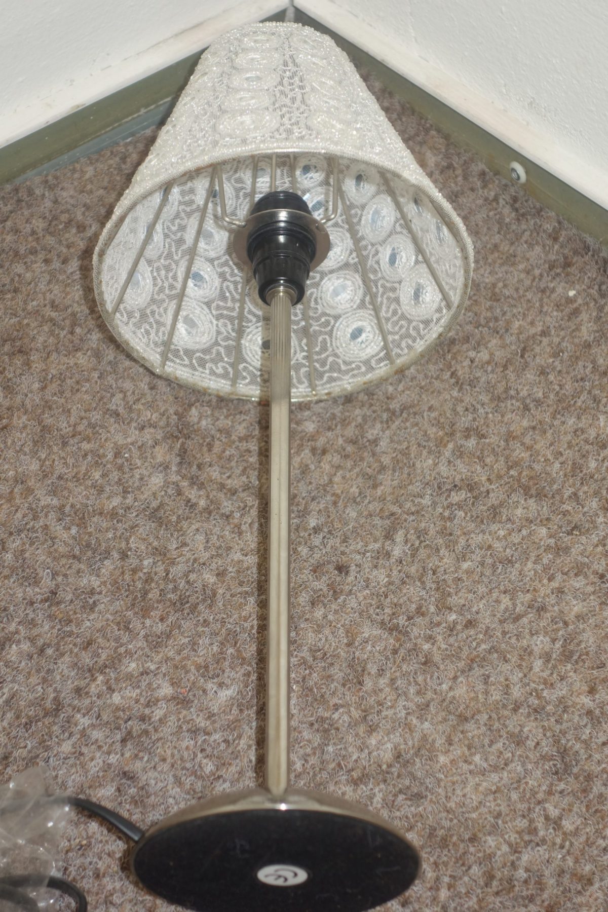 Nočná  lampa  biela sieťovaná -45 cm – Obrázok 5