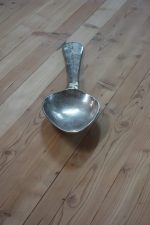 Nerezová   lyžica  s   drsným   povrchom   "MAXI"