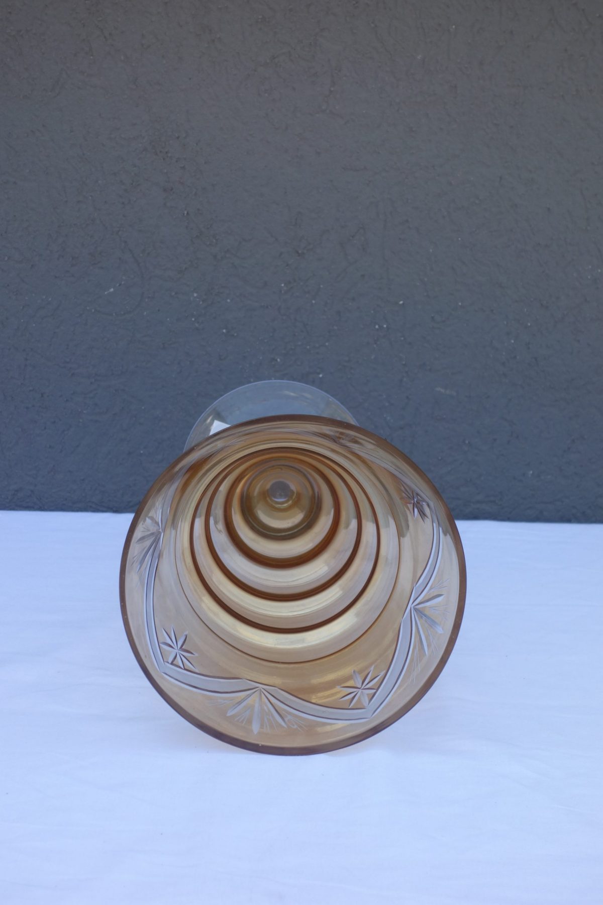 Sklenená   váza  s  jemným   nádychom   hnedej  farby  30  x  18  cm – Obrázok 3