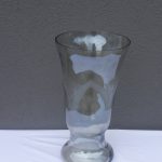 Sklenená  váza  so  zaujímavým  vzorom