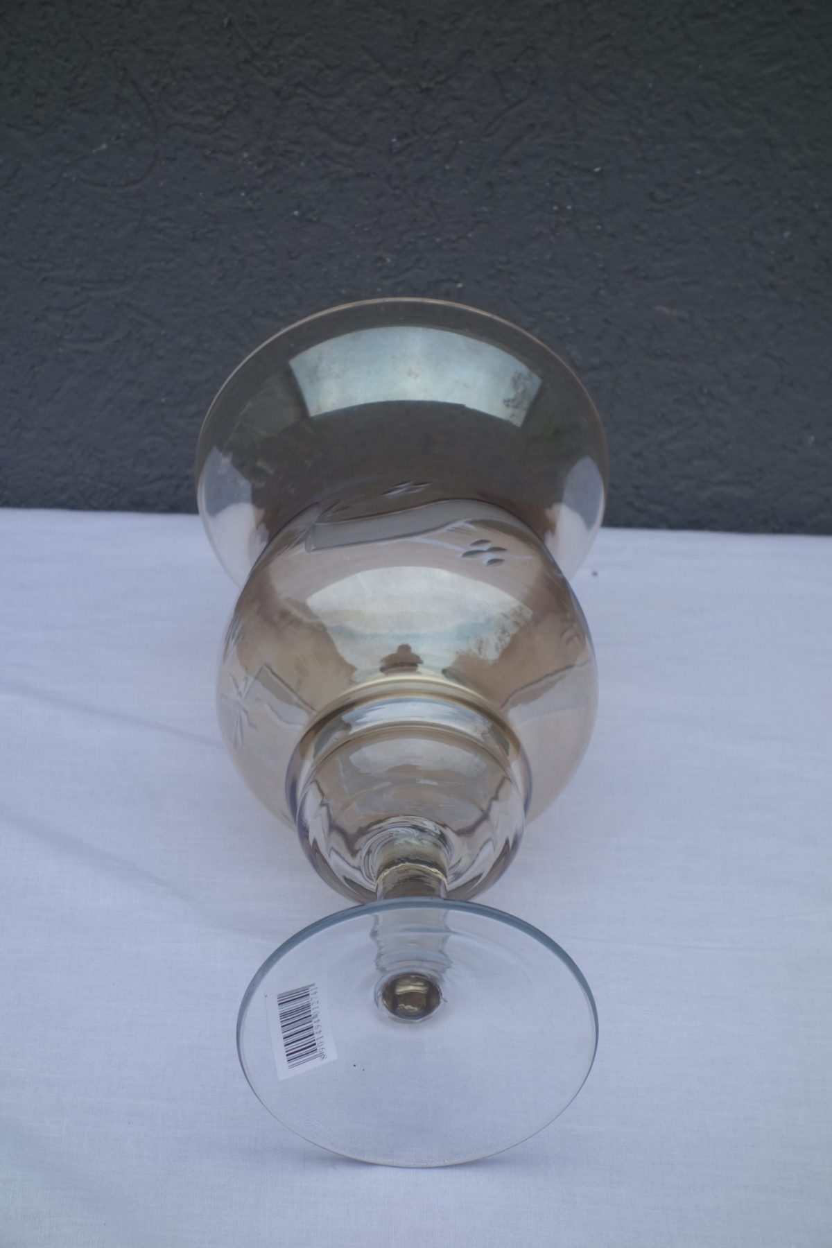 Sklenený   pohár   na  stopke  s   nádychom   jemnej   oranžovej  farby – Obrázok 4