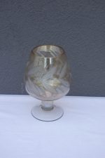 Sklenený   pohár   s  nádychom   jemnej   oranžovej   farby