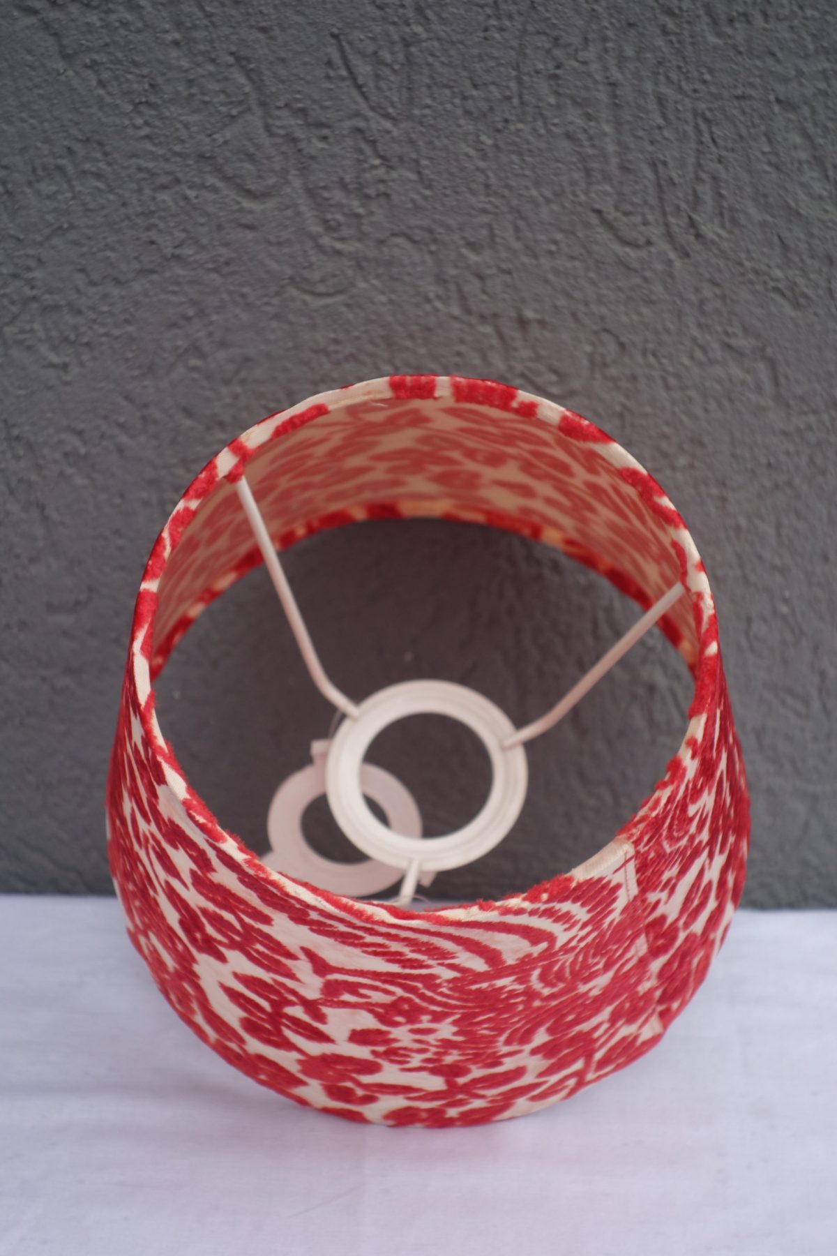 Tienidlo  na   nočnú   lampu   -   bielo  -  červené   -  zamat   16   x   20   cm – Obrázok 3