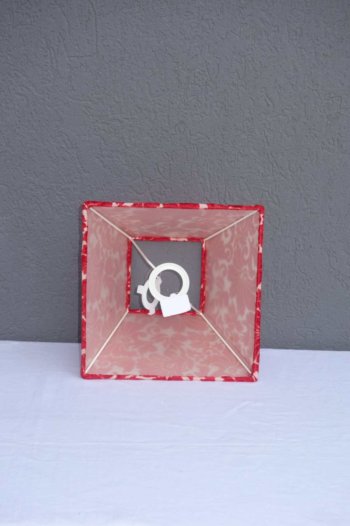 Tienidlo  na   nočnú   lampu  -   červeno  -  biele  -   zamat   -   18  x  25  cm – Obrázok 3