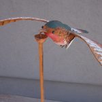 Záhradná   dekorácia    pestrý   vtáčik