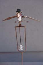 Záhradná   dekorácia    vtáčik  s  klobúkom – Obrázok 2