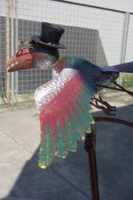 Záhradná   dekorácia    vtáčik  s  klobúkom – Obrázok 5