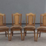 Stolička  hnedá  so  zamatovým  poťahom