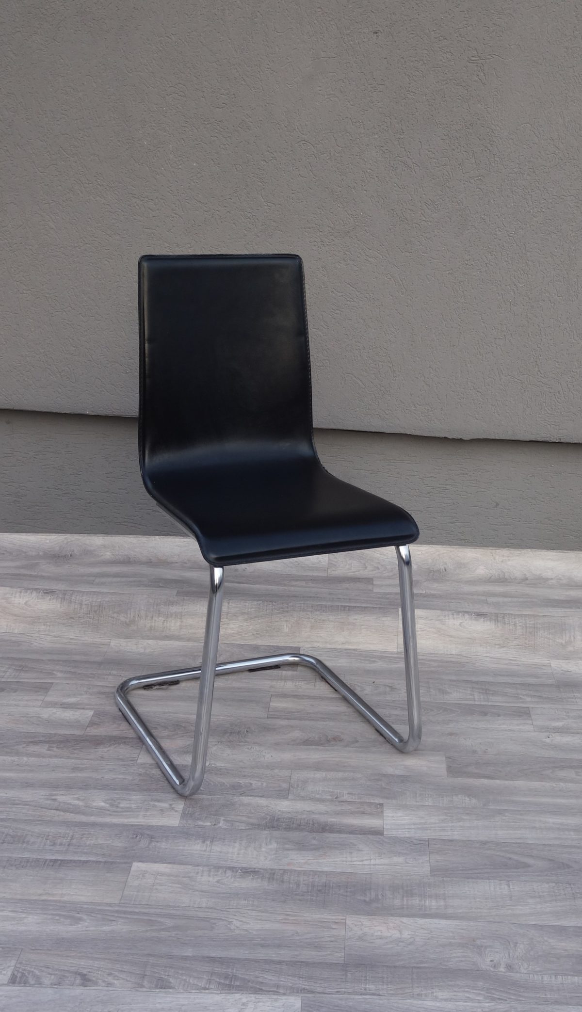 Stolička  kožená  -  čierna – Obrázok 3