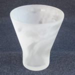 Svietnik  s  dekorom  matného  skla