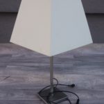 Lampa  s  kovovou  nohou