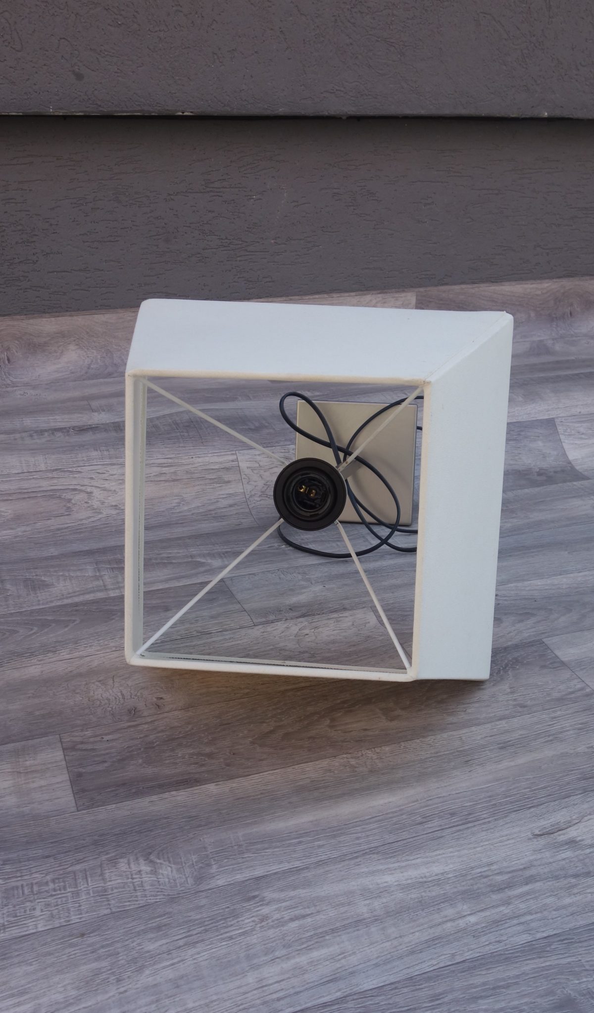 Lampa  s  kovovou  nohou – Obrázok 4