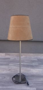 Lampa  so  svetlo  -  hnedým  tienidlom
