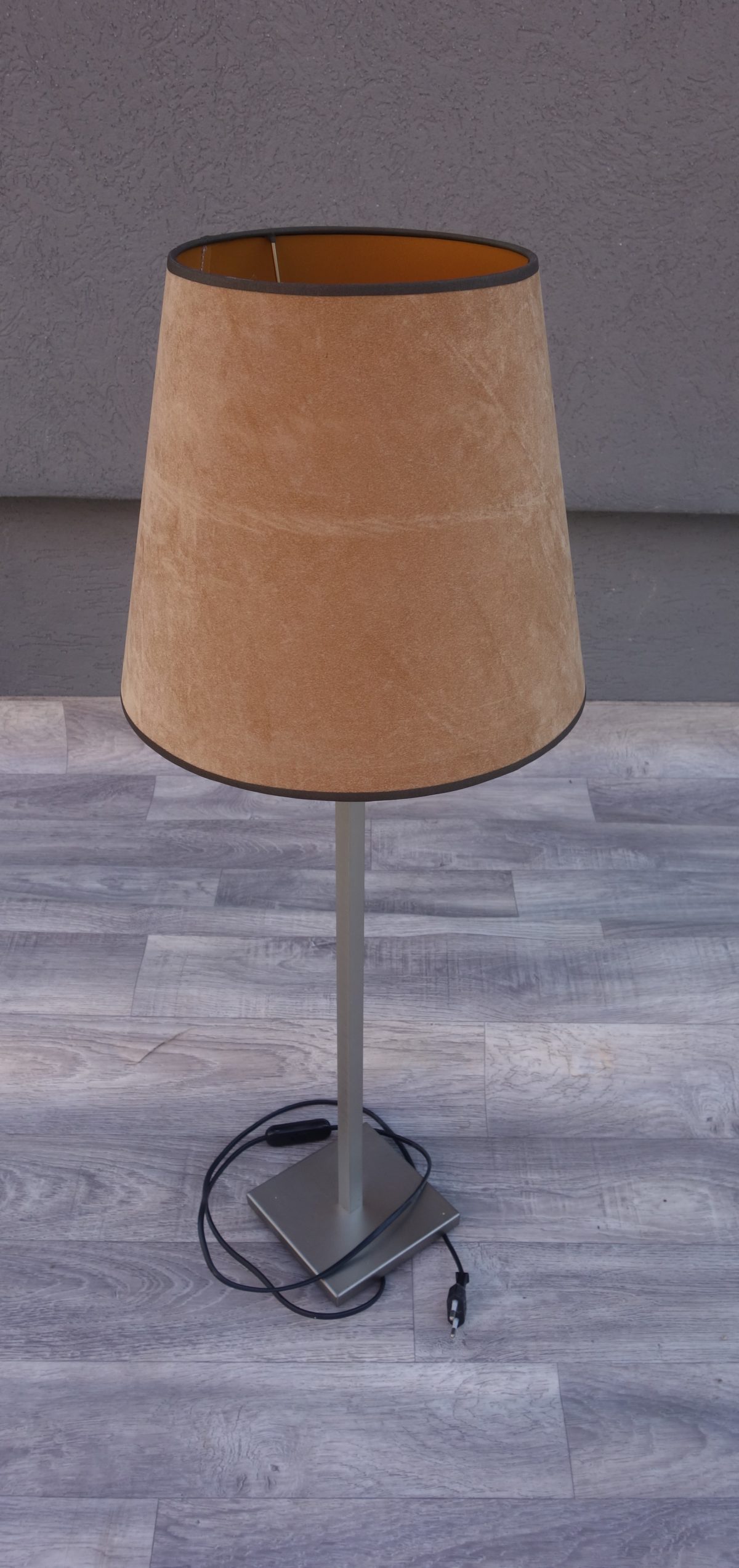 Lampa  so  svetlo  -  hnedým  tienidlom – Obrázok 2