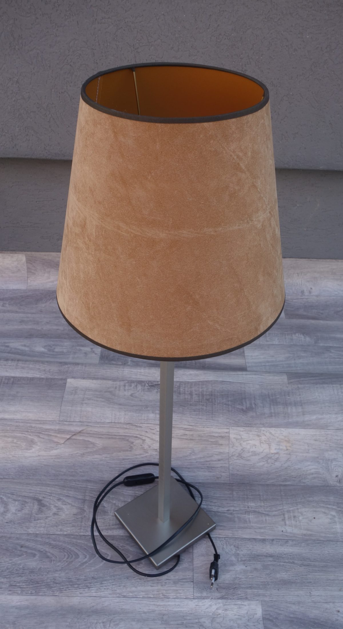 Lampa  so  svetlo  -  hnedým  tienidlom – Obrázok 3