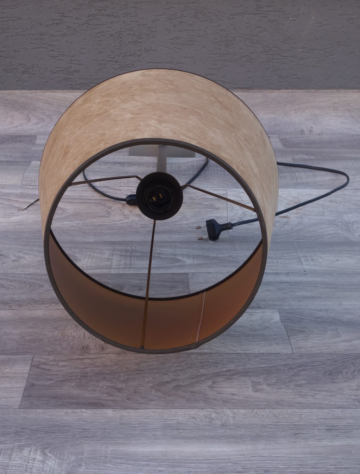 Lampa  so  svetlo  -  hnedým  tienidlom – Obrázok 5