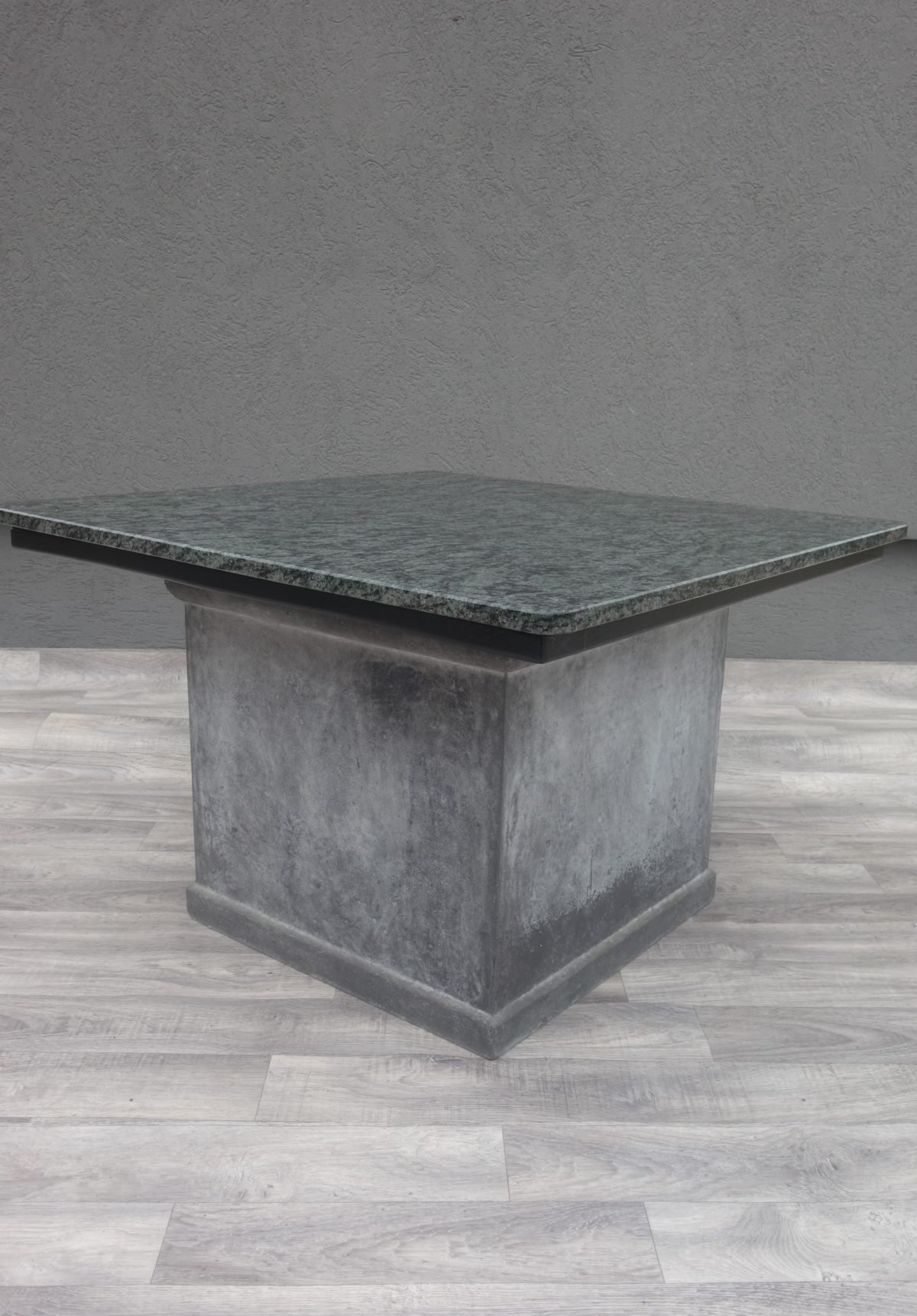 Stolík  mramorový  –  granit  –  s  kovovou  nohou  –  85  cm – Obrázok 3