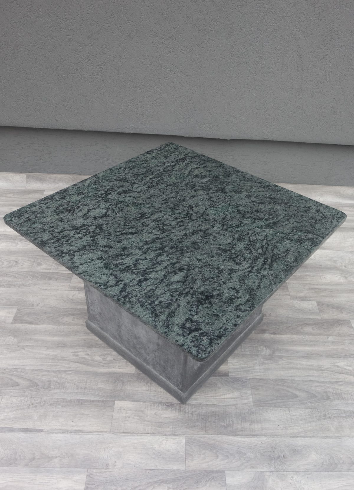 Stolík  mramorový  –  granit  –  s  kovovou  nohou  –  85  cm – Obrázok 4