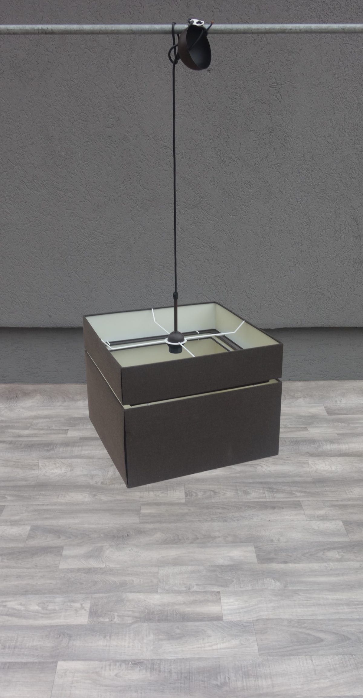 Lampa  závesná  s  hnedým  tienidlom – Obrázok 4