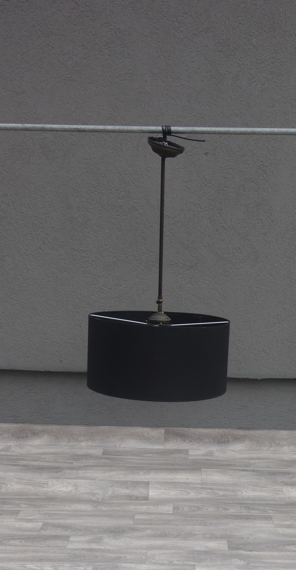 Lampa  závesná  s  čiernym  tienidlom – Obrázok 3