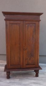 Skriňa  teaková  -  (B)