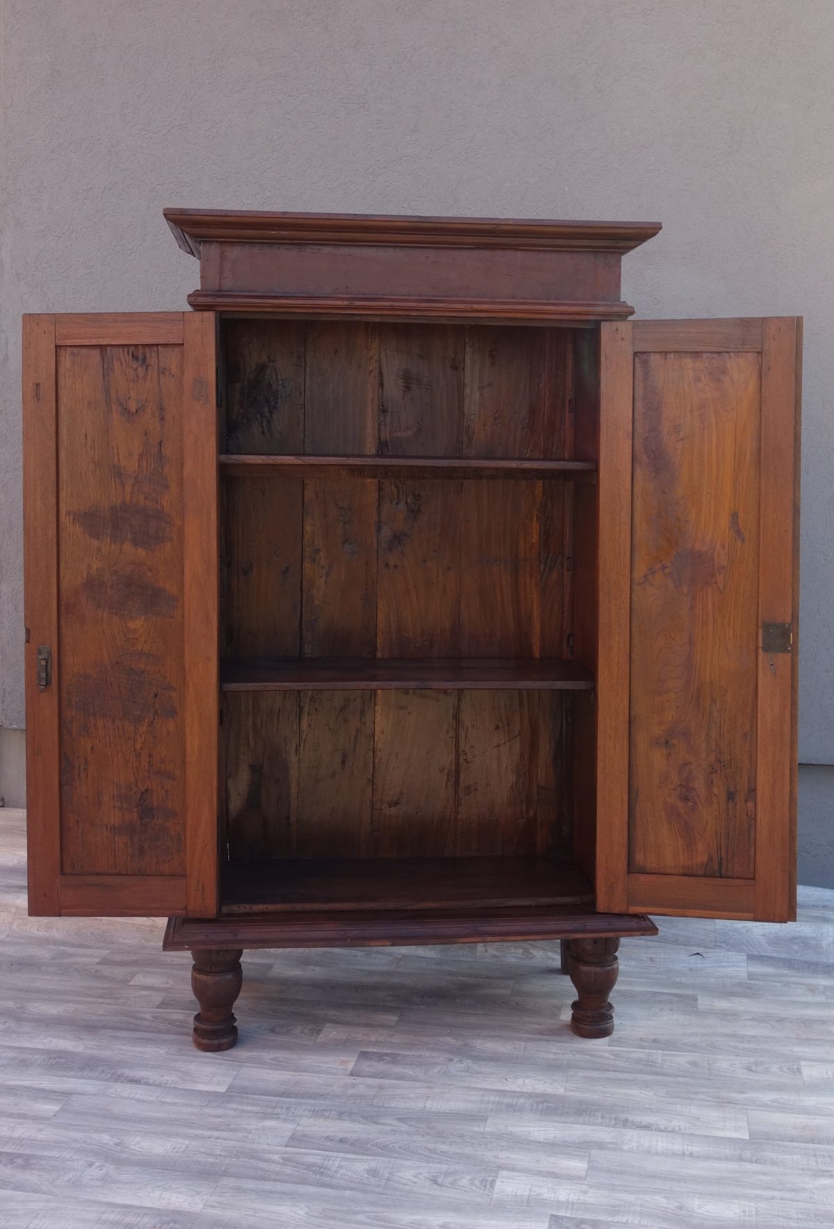 Skriňa  teaková  -  (B) – Obrázok 3