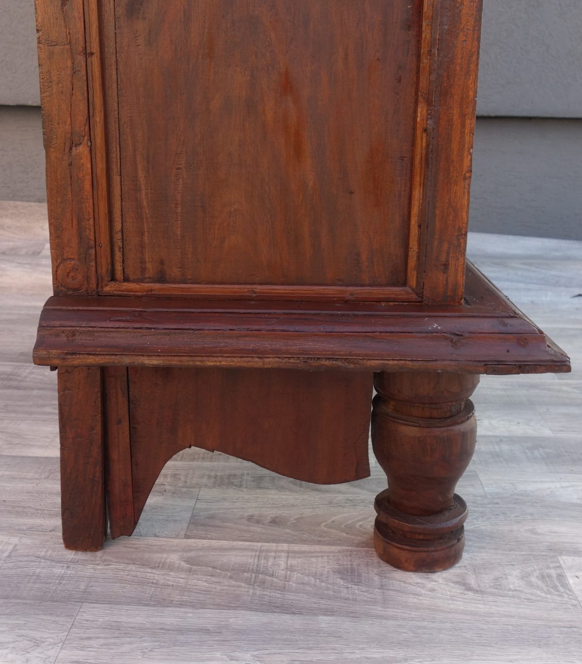 Skriňa  teaková  -  (B) – Obrázok 5