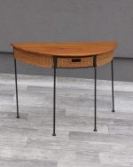 Stolík   polkruhový   s   ratanom