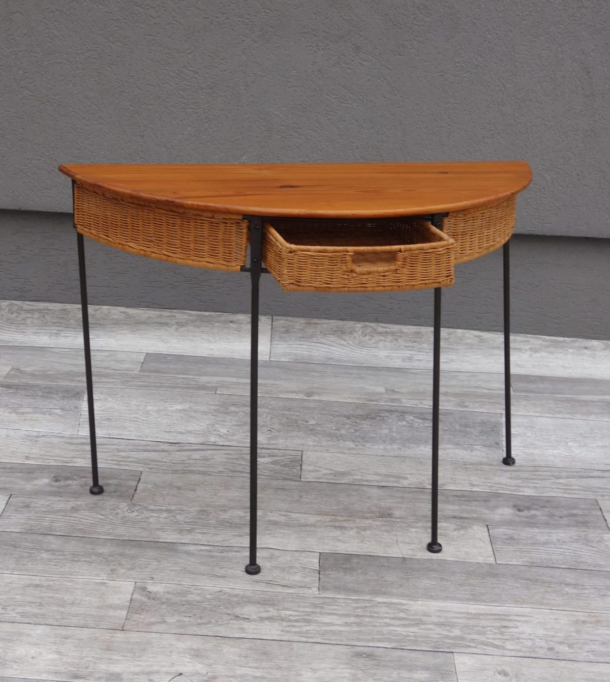 Stolík   polkruhový   s   ratanom – Obrázok 2