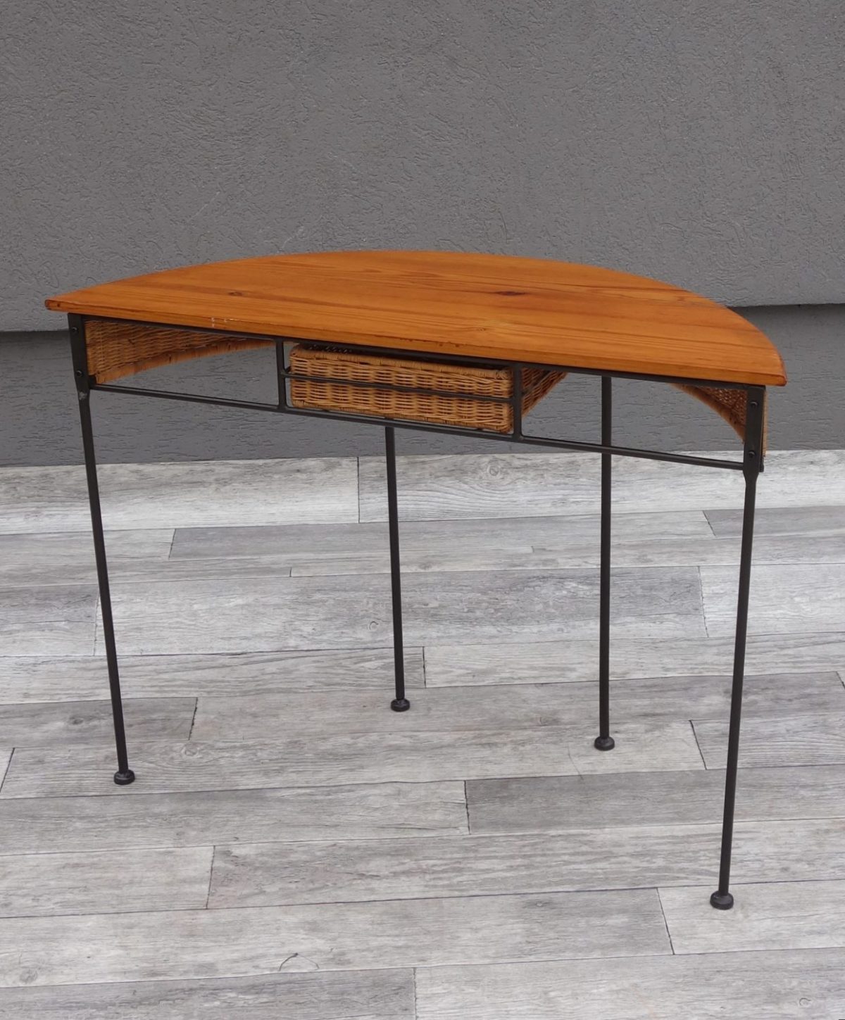 Stolík   polkruhový   s   ratanom – Obrázok 5