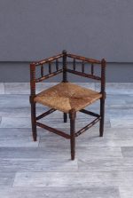 Stolička  drevená  starožitná  -  rohová – Obrázok 2