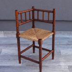 Stolička    francúzska    starožitná    –   rohová