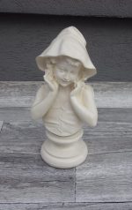 Busta  -  dievča   s   klobúkom – Obrázok 2