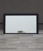 Zrkadlo  s   čiernym   rámom